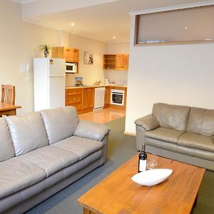 Deluxe Two-Bedroom Apartment 6 Guests